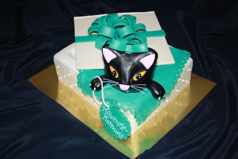 Торт "Подарок с Кошкой"