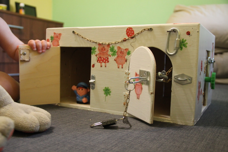 Замочковый домик