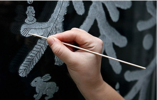 Новогодние рисунки на стекле