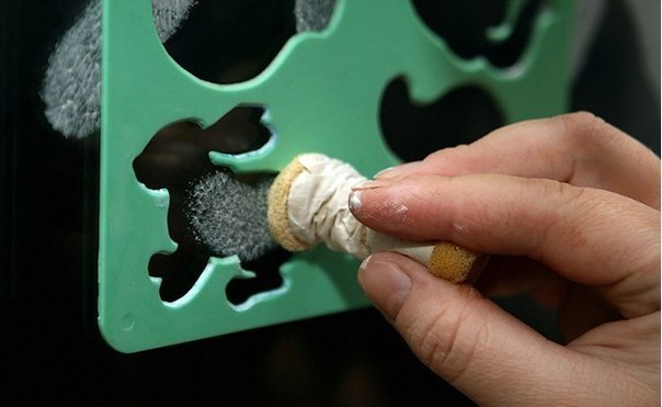 Новогодние рисунки на стекле