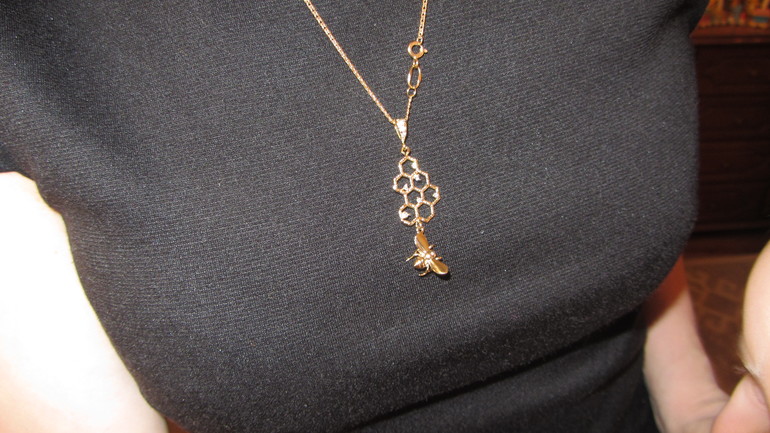 Годовасие с пчелками.