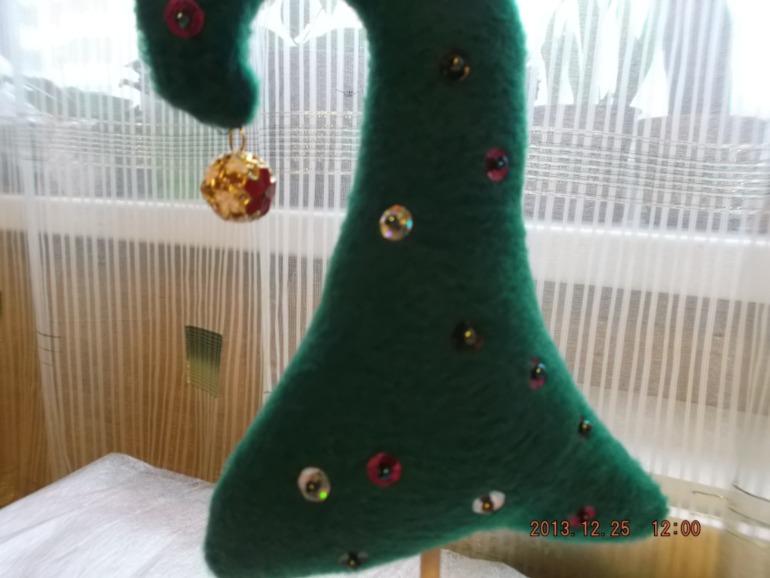 И у меня сшилась ёлочка)
