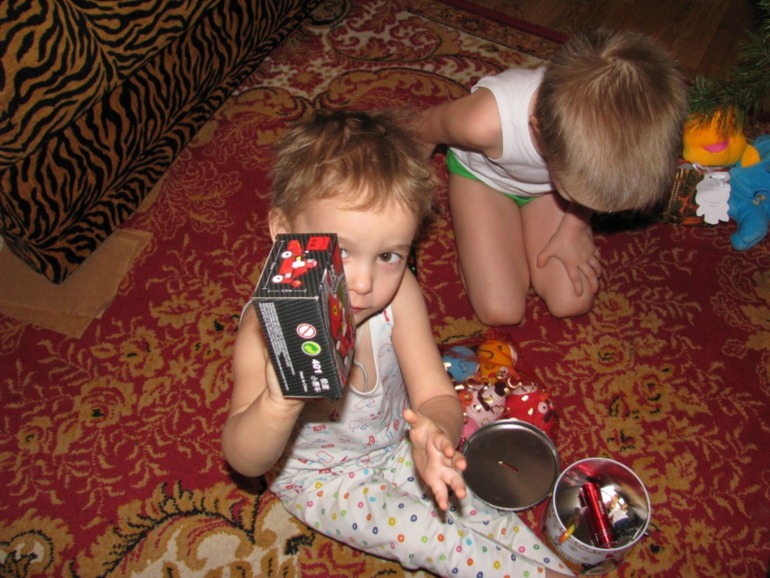 Спасибо Феям! Детки получили конфетки утром 1 января)))