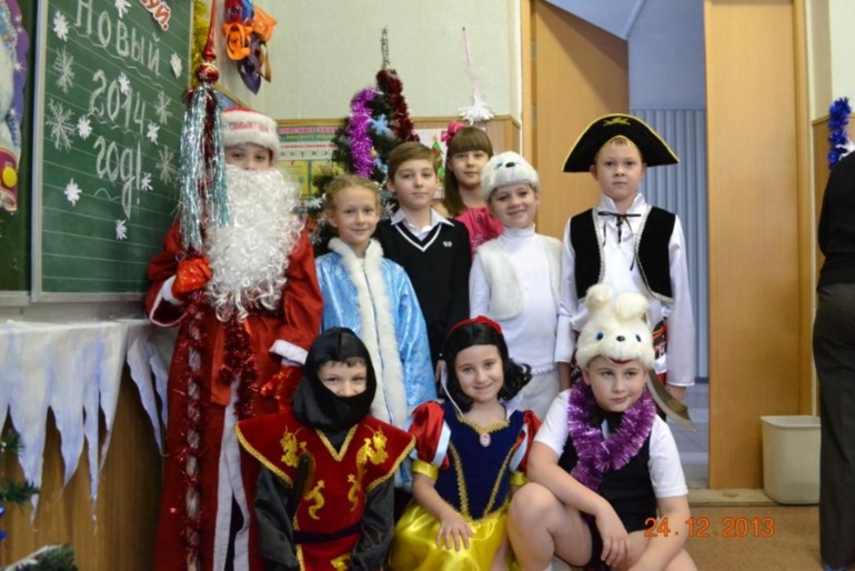 Елка дочки и сына.