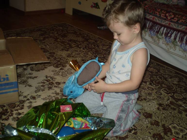 Подарочек  от  нашей  Снегурочки