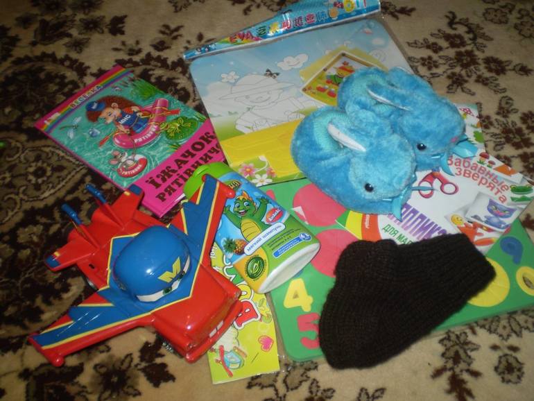 Подарочек  от  нашей  Снегурочки