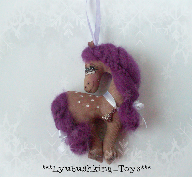 Лошадки на ёлочку)))