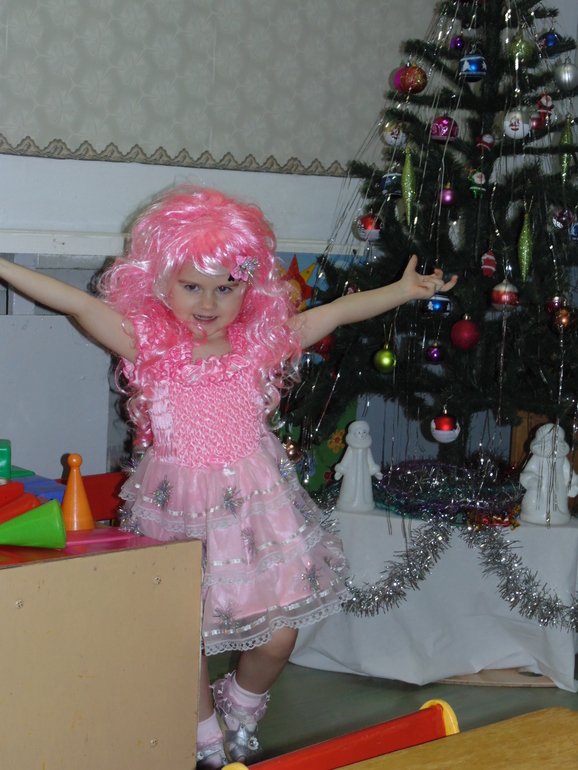 А у нас сегодня в саду , Новогодний утренник !!! ))) ... и любимая наша - Кукла Милаша )))