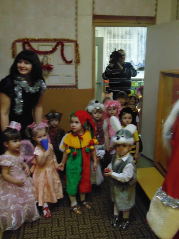 А у нас сегодня в саду , Новогодний утренник !!! ))) ... и любимая наша - Кукла Милаша )))