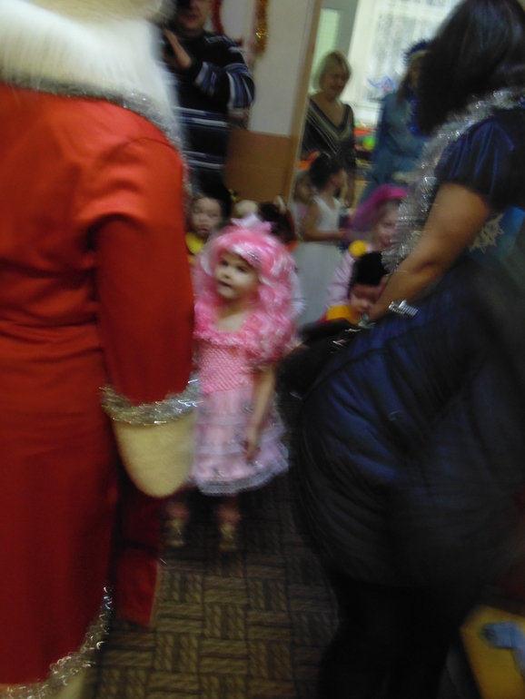 А у нас сегодня в саду , Новогодний утренник !!! ))) ... и любимая наша - Кукла Милаша )))