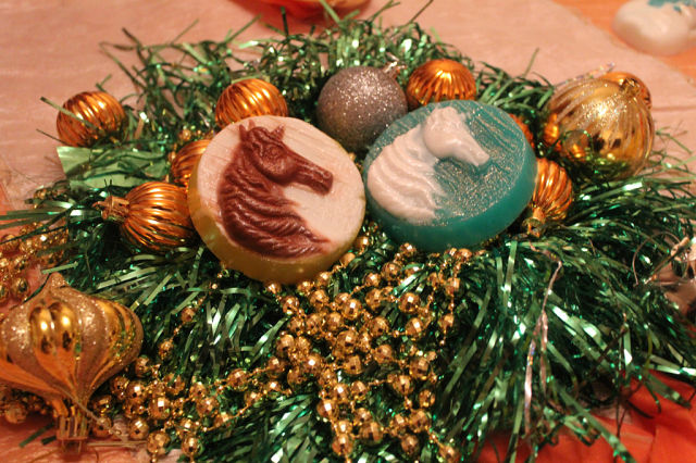 Похвастаюсь и я, своим Новогодним Мылком)))