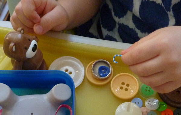 Игры с пуговицами для малышей