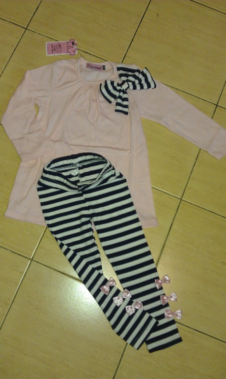 Костюмчик с полосатыми лосинками и бантиком. Оригинальные фото.