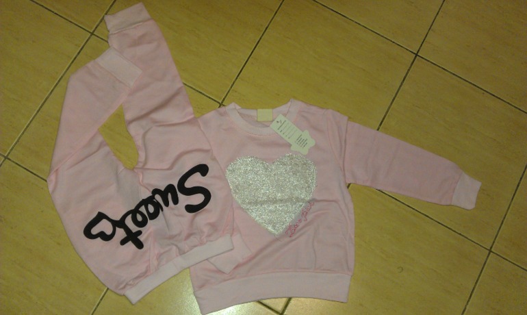 Костюмчик с сердечком. Оригинальное фото.