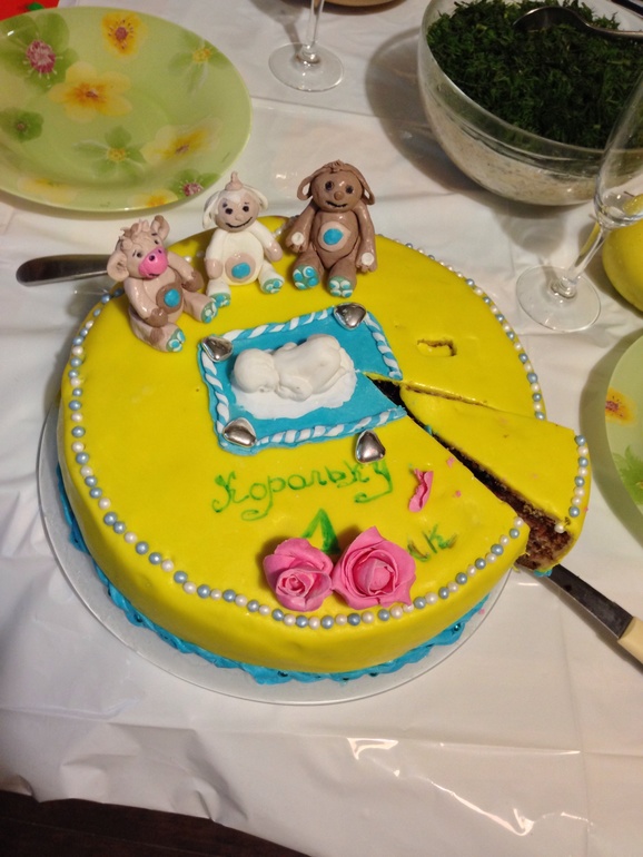 Сынуле сегодня годик!!! Мой пробный тортик всю ночь лепила :-)