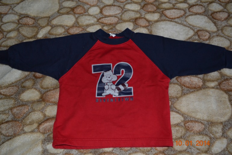 Отдам даром. Кофточка 92-98, жилетка 86-92, имитfция Crocss 25-26 и игрушки.