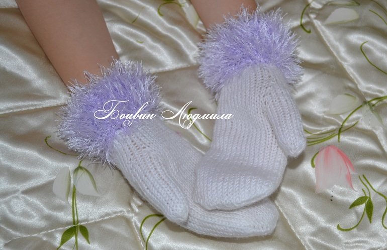 Варежки "Снежные цветы"