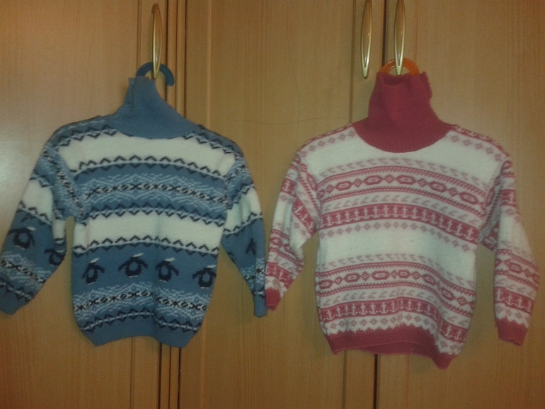 Зимний костюм для мальчика очень тепый. И две кофты зимние, тоже очень теплые