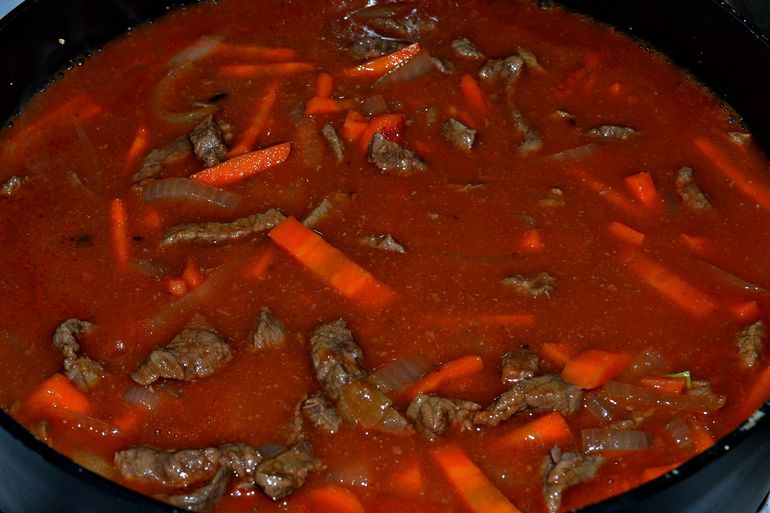 ПРОСТО ВКУСНЫЙ ГУЛЯШ)