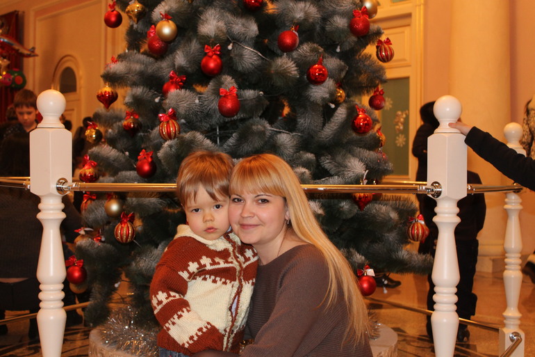 Наша первая елка в театре))