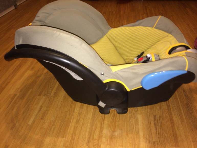 автокресло для малыша 0-9 мес бу Бебикомфорт 2500руб