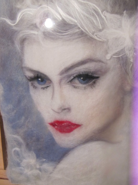 Мои шерстяные картины:"Ночной туман" и "Снежная корлева", а так же снеговичек:)