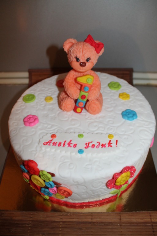 Торт с мишкой и пуговичками.3.7кг.