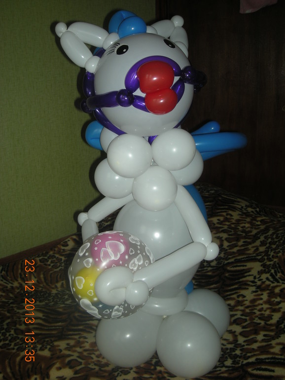 Новогодняя лошадка из шаров!!!!!!