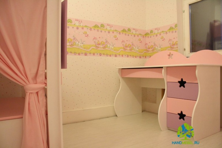 Детская комната "Шотланка". Кровать-домик, кровать, шкафы, стол.