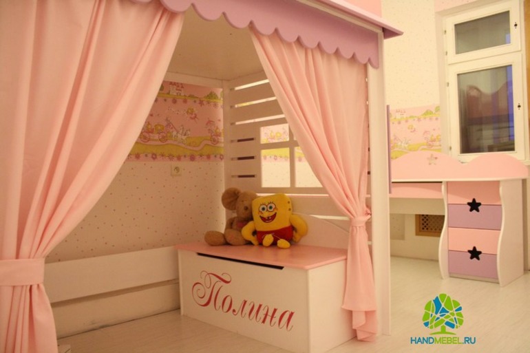 Детская комната "Шотланка". Кровать-домик, кровать, шкафы, стол.