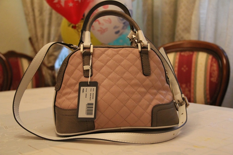 Гламурная сумка Guess, новая! 5000руб.