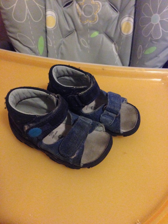 отдам даром обувь для мальчиков новую и б/у р 18, 23, 25, 35