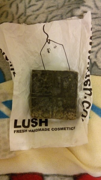 LUSH хна чёрная 4 кусочка - 300р