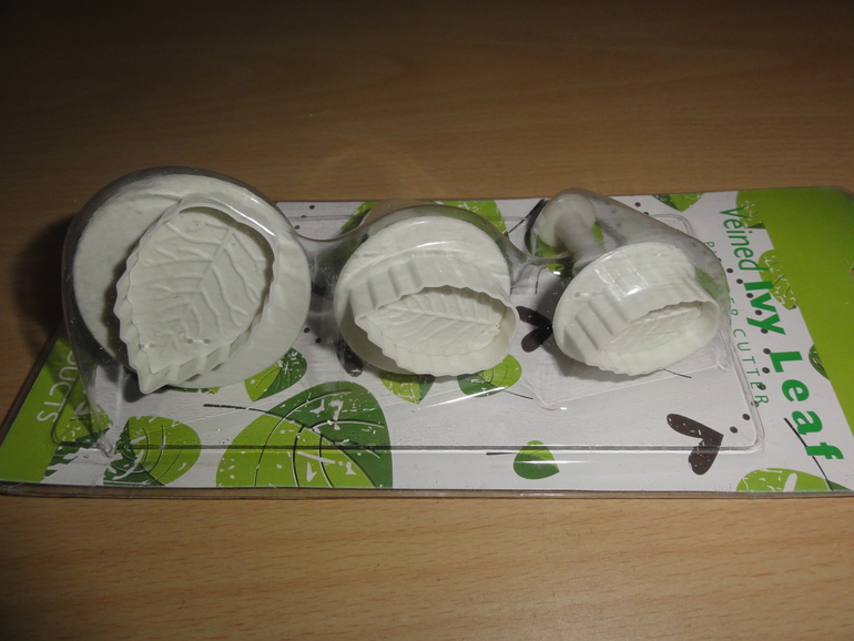 Продаю инструменты и силиконовые молды для мастики, новые и б/у. Живу в Сочи