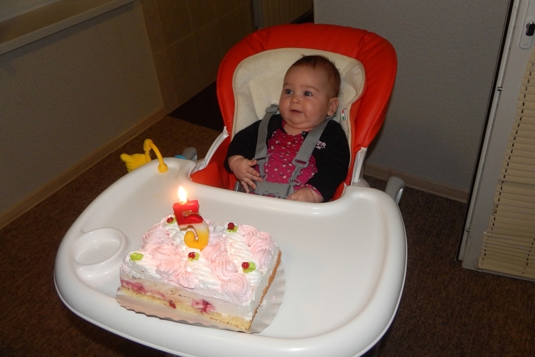 5 месяцев Еве - КОРОЛЕВЕ