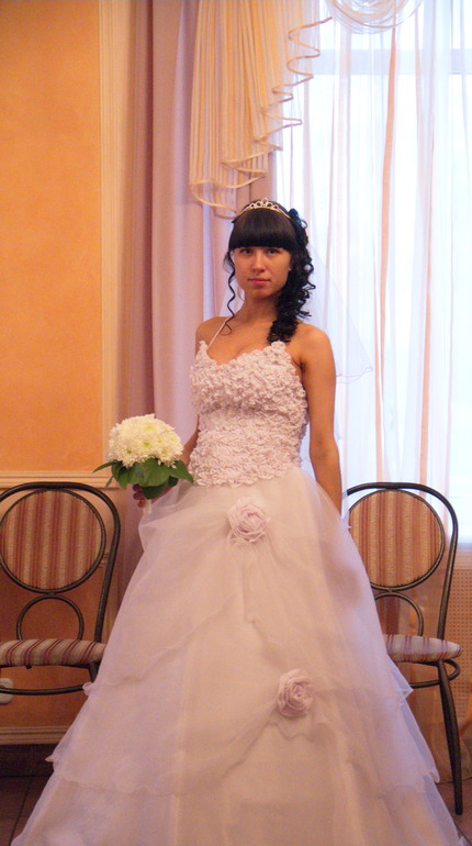 я сама шила себе платье на свадьбу ) как вам??? выкладывайте свои ,хвастаемся)))