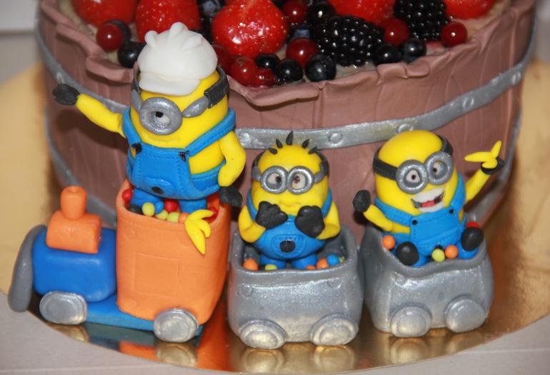 Торт Миньоны