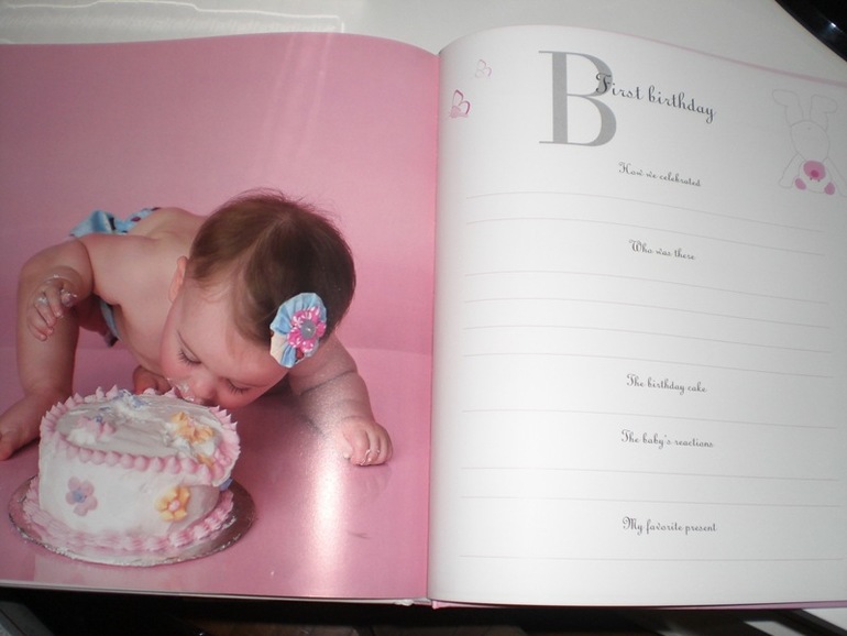 Первый Новый Год, первые подарочки для доченьки.