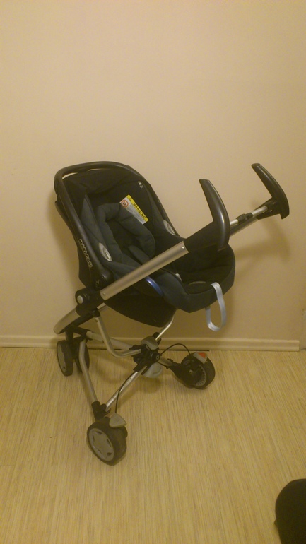 б/у Автокресло Maxi cosi CabrioFix + база EasyFix + шасси/прогулка Quinny Zapp полный комплект