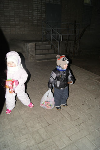 НОВЫЙ ГОД ВСТРЕТИЛИ,ТЕПЕРЬ ЖДЕМ РОЖДЕСТВО!)))