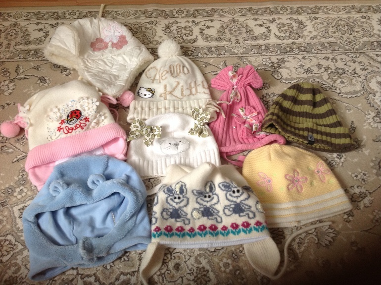 Шапочки на девочку 42-50, CHOBI , noble people, hello kitty, mexx и др.