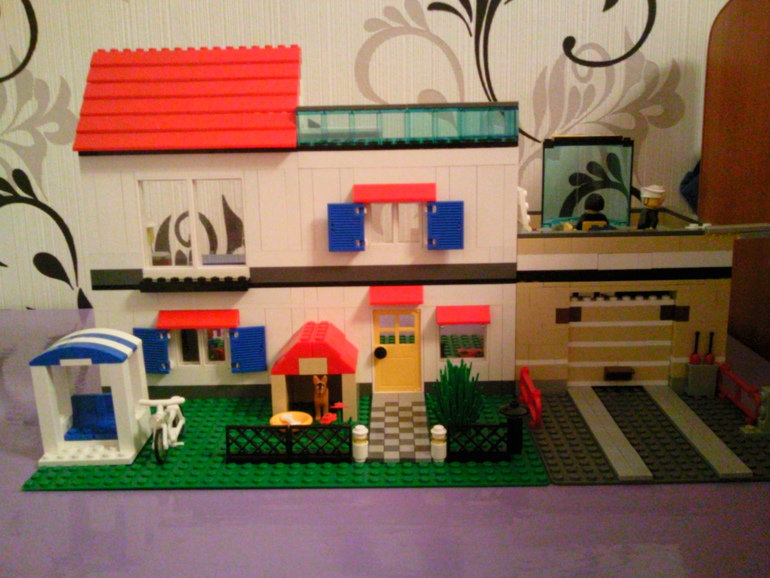 В Lego мы играем.