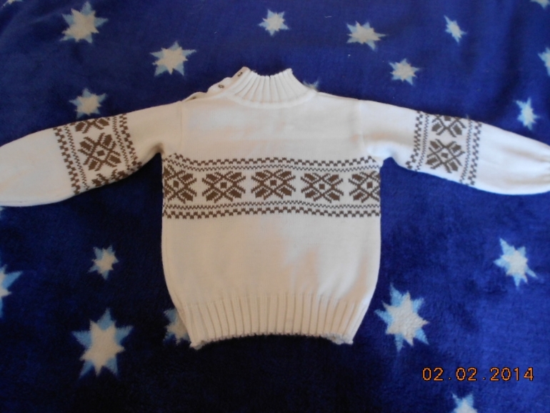 Свитерок. Машинная вязка. Продам.