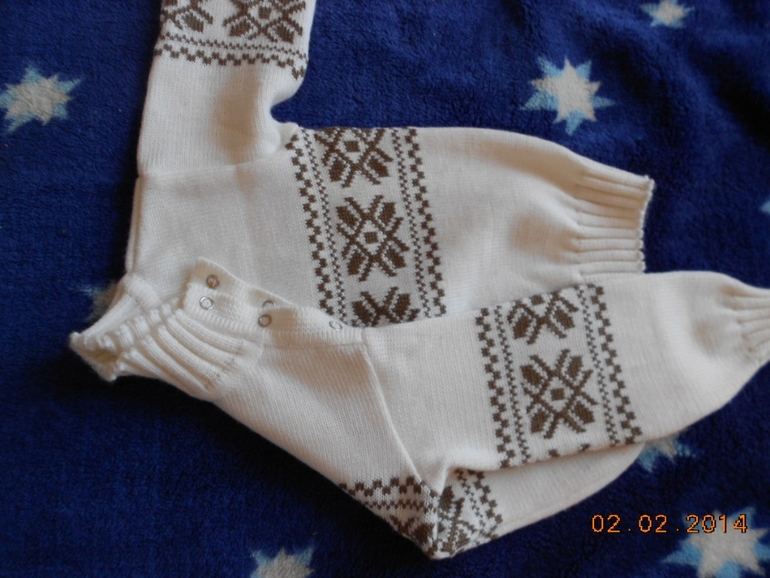 Свитерок. Машинная вязка. Продам.