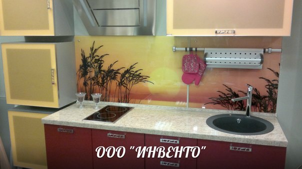 Фартук из стекла для кухни