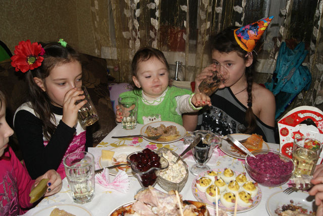 СНЕЖКИН ДЕНЬ РОЖДЕНИЕ)))