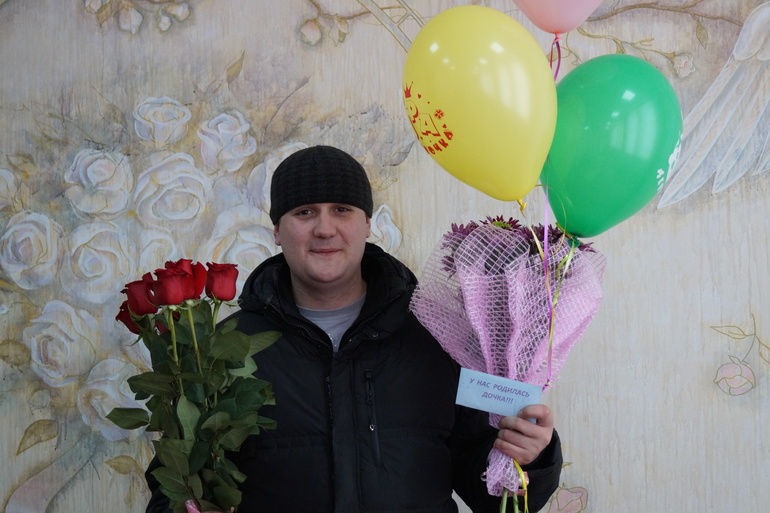 нам неделька и вчера нас выписали из роддома))