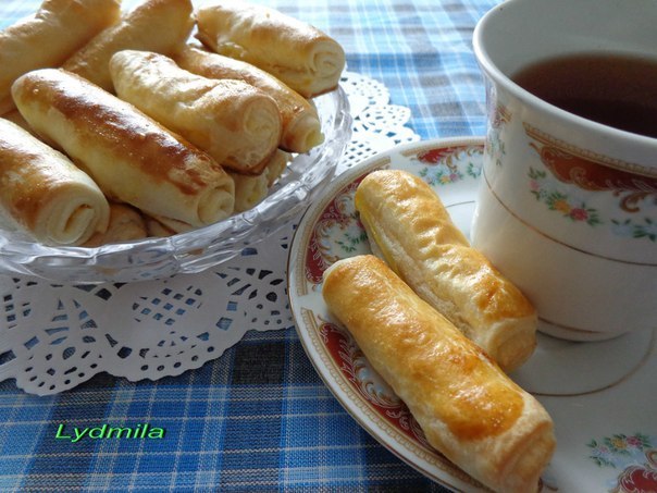 Трубочки из слоёного теста с заварным кремом