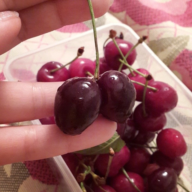 Черешня двойняшка :)