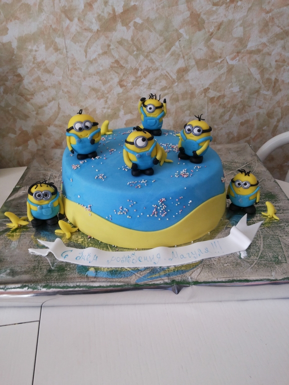 тортик с миньонами